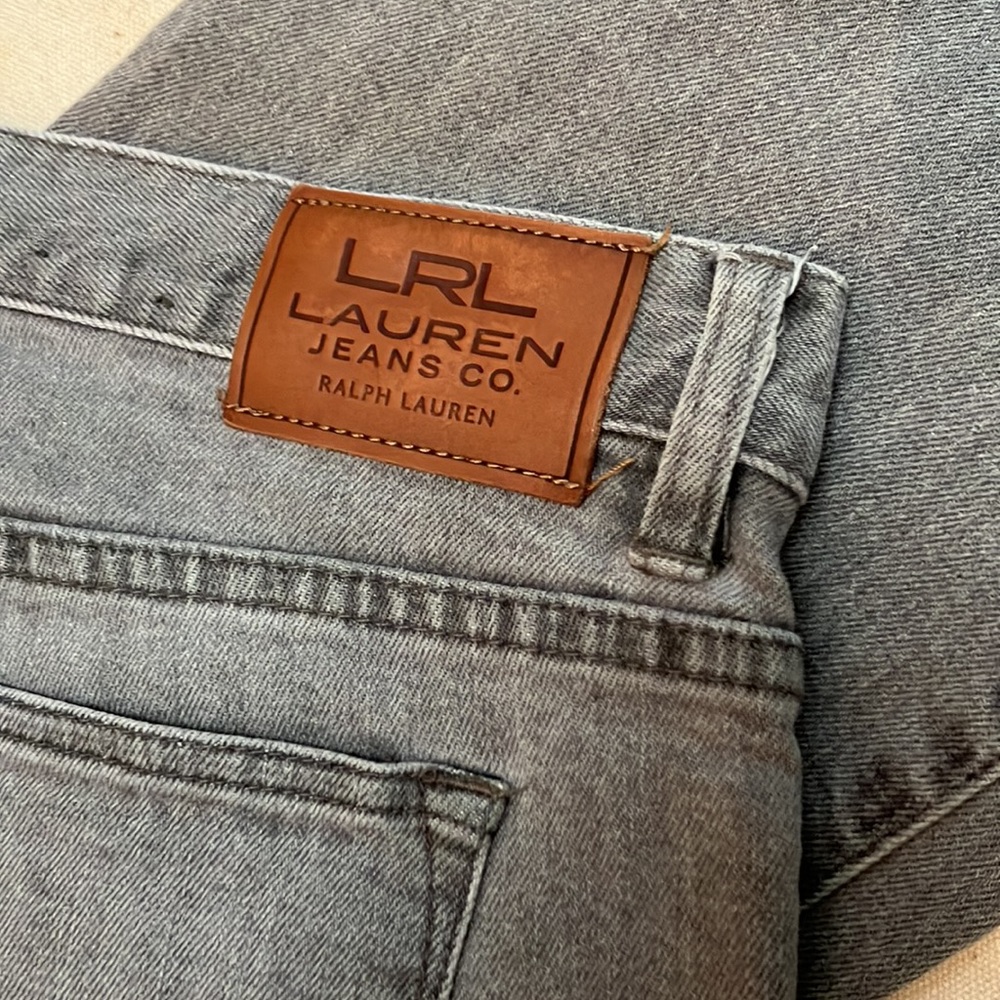 Lauren Ralph Lauren Jeans Co.-Womens GRAY size 16. Straight Leg. Zip fly. 5pkt.